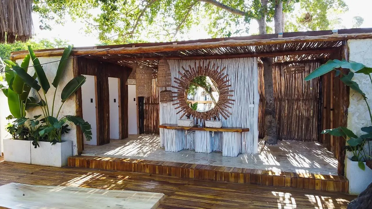 Nena Beach Club & Hotel Pendales