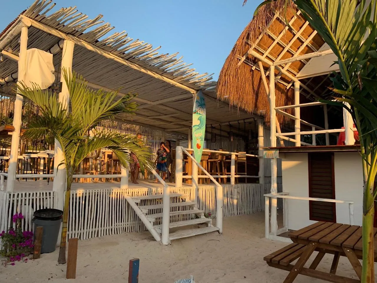 Nena Beach Club & Hotel Pendales