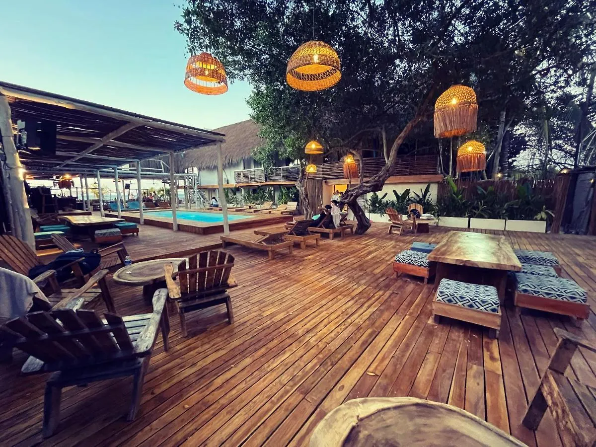 Nena Beach Club & Hotel Pendales