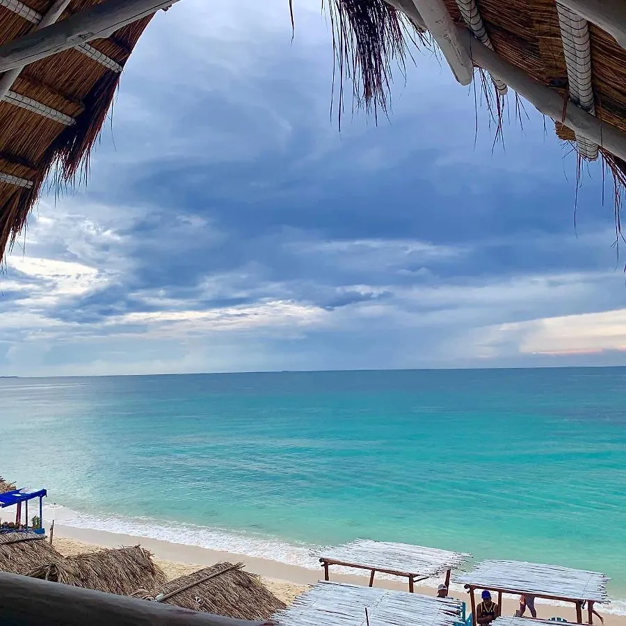 Nena Beach Club & Hotel Pendales