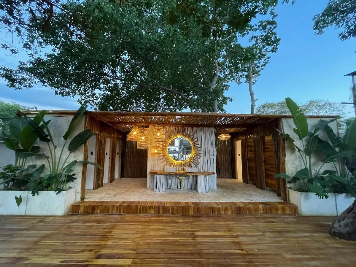Nena Beach Club & Hotel Pendales