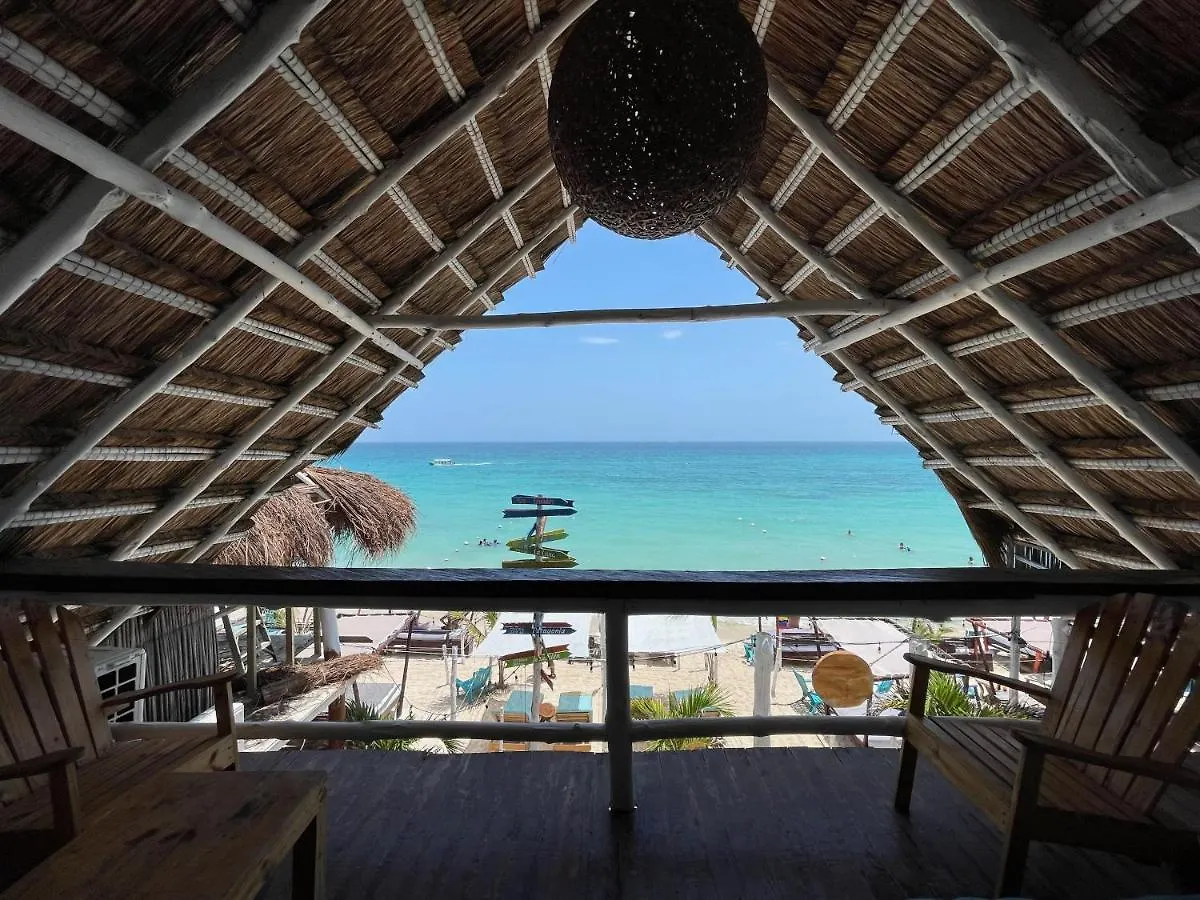 Nena Beach Club & Hotel Pendales