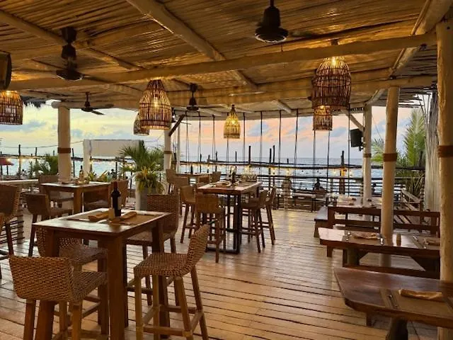 Nena Beach Club & Hotel Pendales